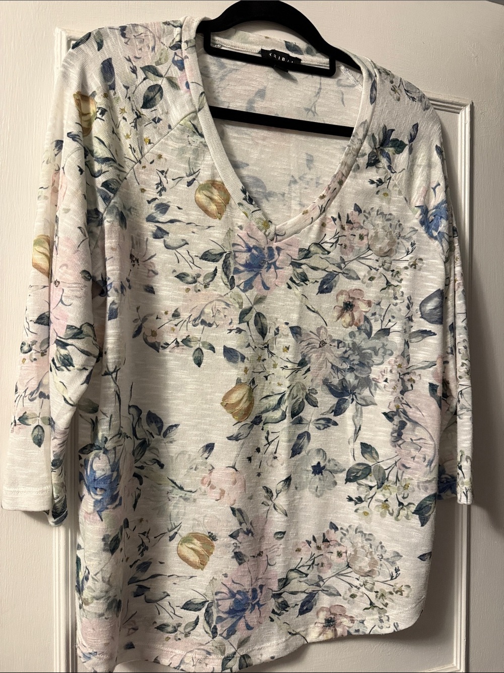 🌷 Tribal Floral V-Neck Women’s Top in Soft floral Print